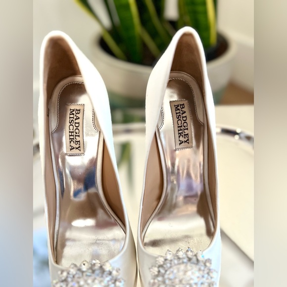 Badgley Mischka Jeannie Ivory Wedding Formal Peep Toe Heels size 7.5 - Picture 7 of 10